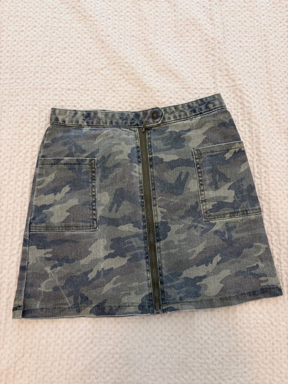 french kyss Camo Zip-Front Mini Skirt - Olive, Gray, Black